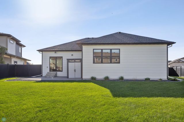 2800 Mcleod Drive E, West Fargo, ND 58078