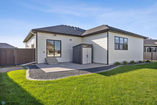 2800 Mcleod Drive E, West Fargo, ND 58078