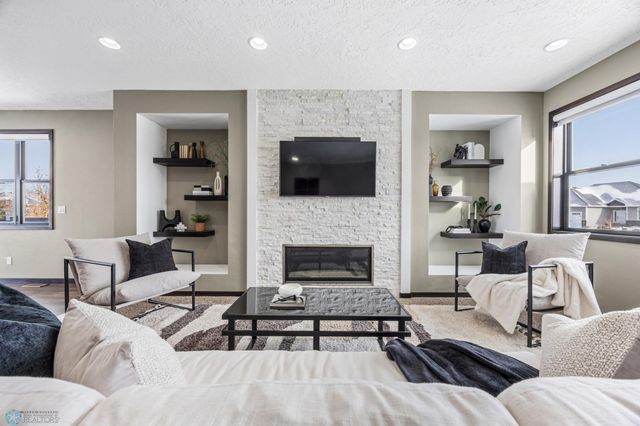 2800 Mcleod Drive E, West Fargo, ND 58078