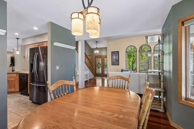 717 Marie Avenue W, Mendota Heights, MN 55118