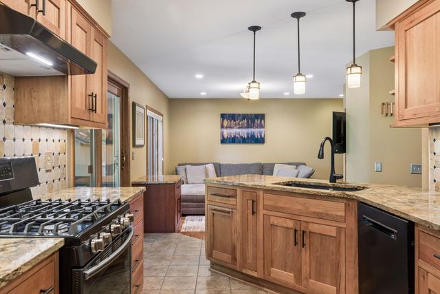 717 Marie Avenue W, Mendota Heights, MN 55118