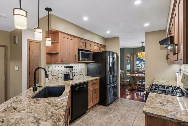 717 Marie Avenue W, Mendota Heights, MN 55118