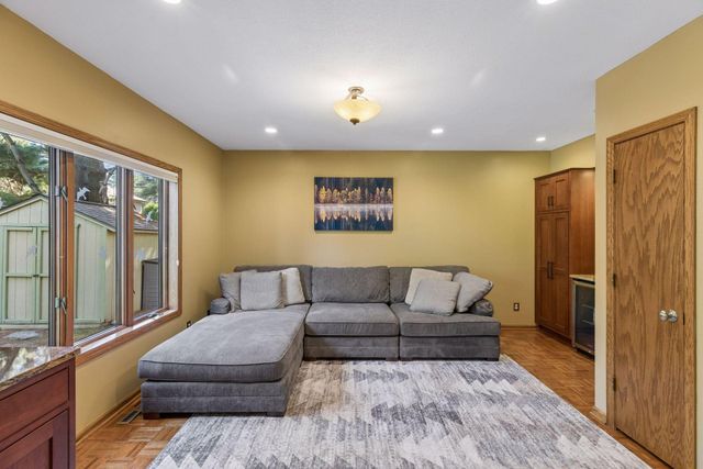 717 Marie Avenue W, Mendota Heights, MN 55118