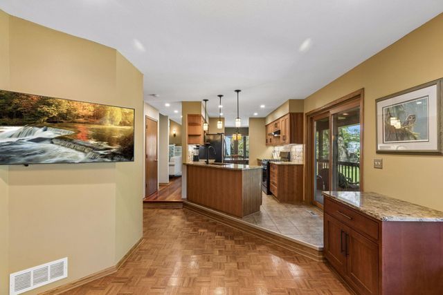 717 Marie Avenue W, Mendota Heights, MN 55118