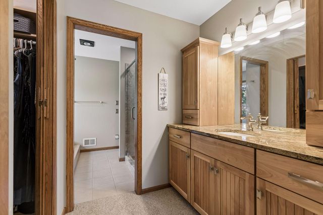 717 Marie Avenue W, Mendota Heights, MN 55118