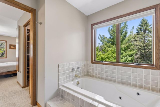 717 Marie Avenue W, Mendota Heights, MN 55118