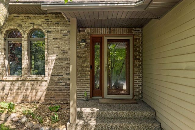 717 Marie Avenue W, Mendota Heights, MN 55118