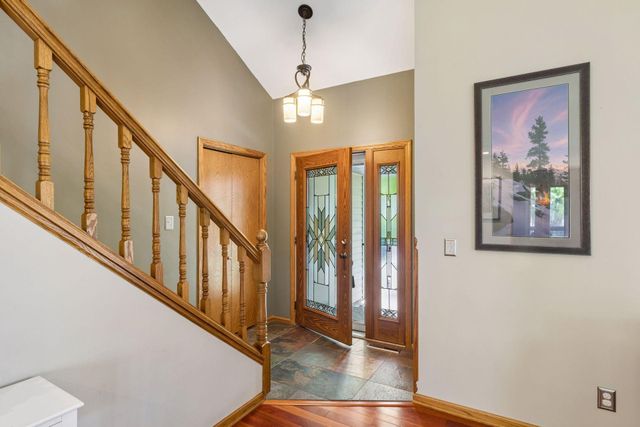 717 Marie Avenue W, Mendota Heights, MN 55118