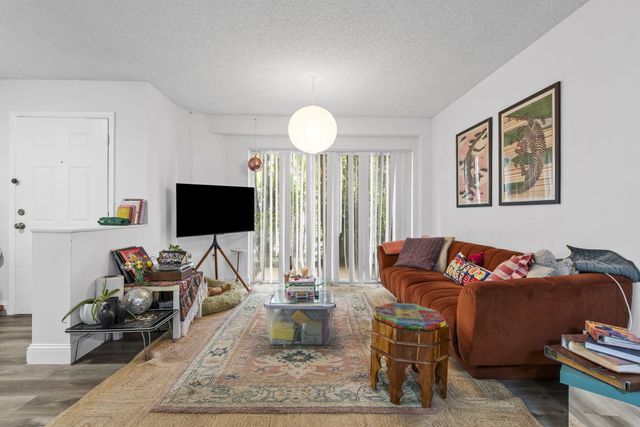 741 N Pine Island Road 108, Plantation, FL 33324