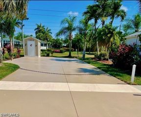 1639 Diamond Lake CIR, Naples, FL 34114