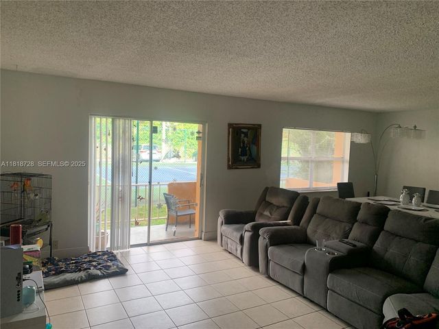 17911 NW 68th Avenue O104, Hialeah, FL 33015