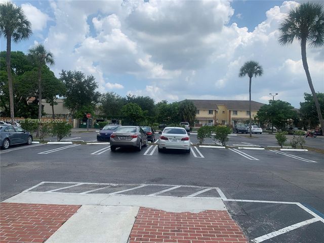17911 NW 68th Avenue O104, Hialeah, FL 33015
