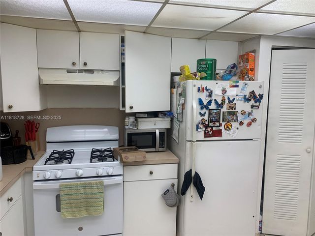17911 NW 68th Avenue O104, Hialeah, FL 33015