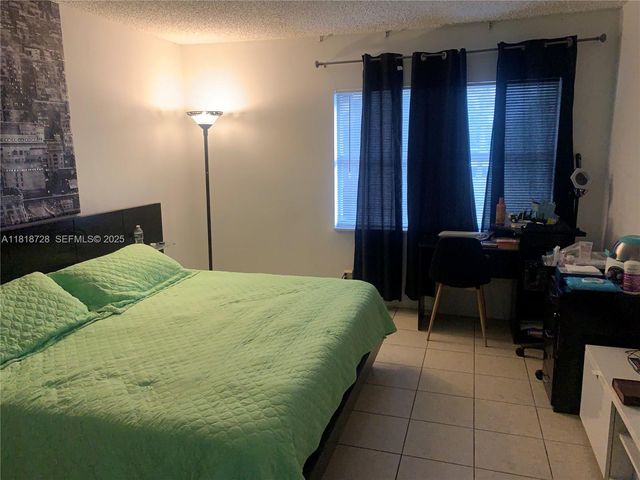 17911 NW 68th Avenue O104, Hialeah, FL 33015