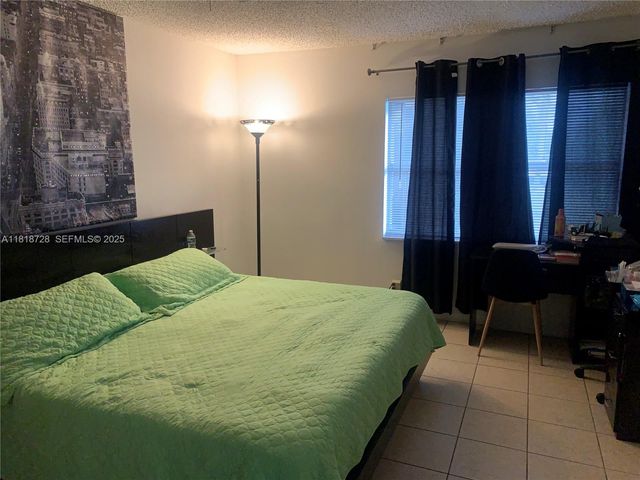 17911 NW 68th Avenue O104, Hialeah, FL 33015