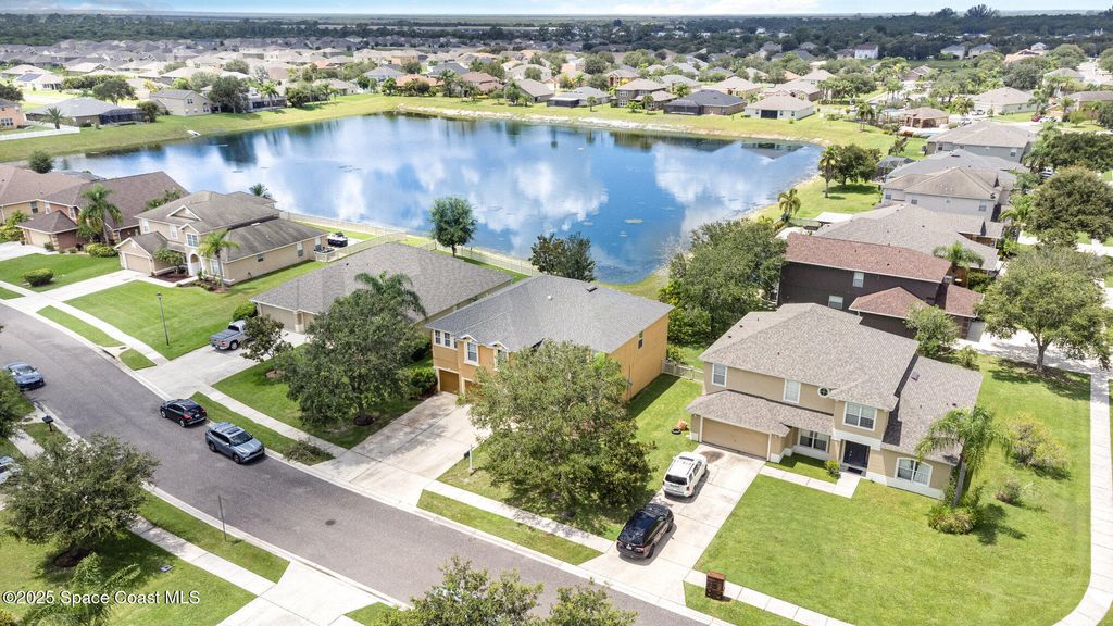 Image 2 of property listing at 154 Wading Bird Cir. Circle SW, Palm Bay, FL 32908
