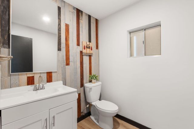 5809 Warren Lane SW, Albuquerque, NM 87105