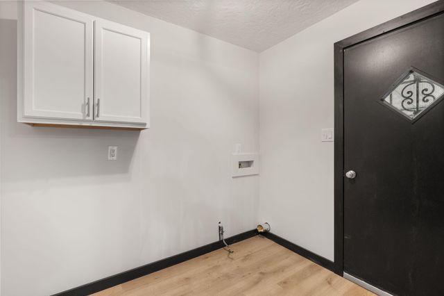 5809 Warren Lane SW, Albuquerque, NM 87105