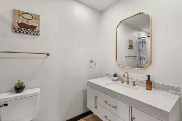 5809 Warren Lane SW, Albuquerque, NM 87105