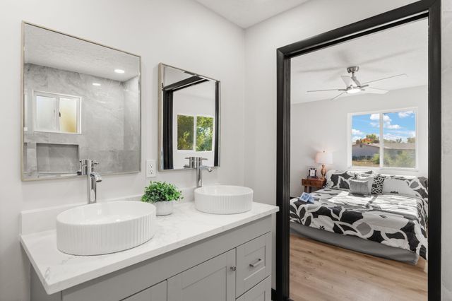 5809 Warren Lane SW, Albuquerque, NM 87105