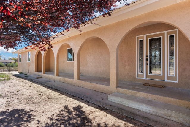 5809 Warren Lane SW, Albuquerque, NM 87105