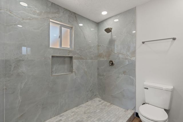 5809 Warren Lane SW, Albuquerque, NM 87105