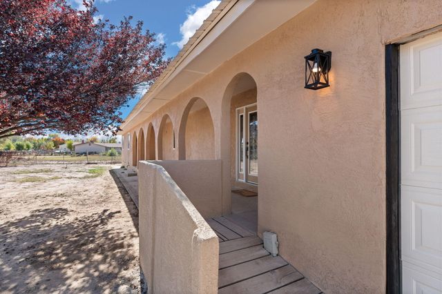 5809 Warren Lane SW, Albuquerque, NM 87105