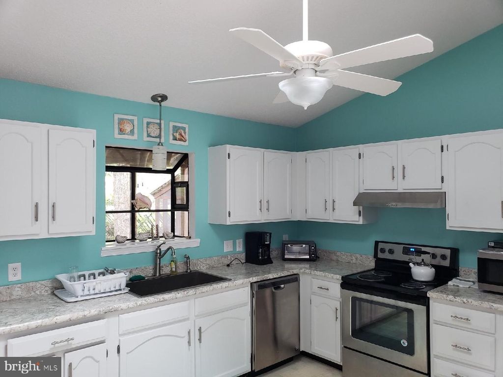 Image 3 of property listing at 14103 DERRICKSON AVE, Ocean City, MD 21842