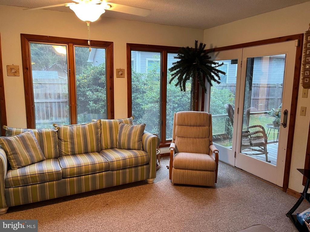 Image 9 of property listing at 14103 DERRICKSON AVE, Ocean City, MD 21842