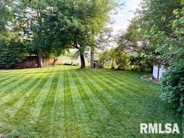 75 Roundtable Road, Springfield, IL 62704