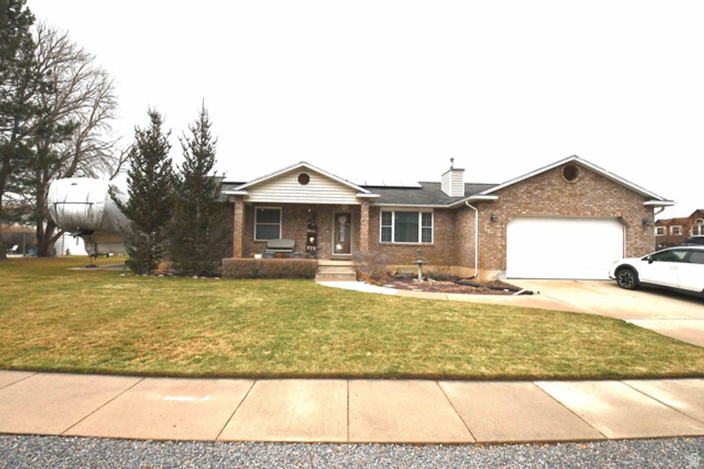 7841 PEACHWOOD DR, South Weber, UT 84405