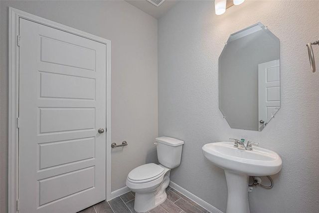 1070 Comal Trail, Dayton, TX 77535