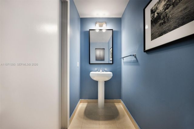 1060 Brickell Ave 3505, Miami, FL 33131