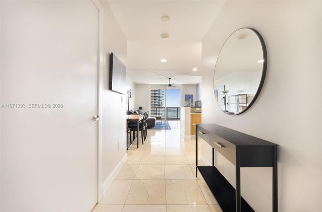 1060 Brickell Ave 3505, Miami, FL 33131