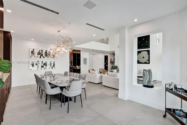 1572 NE 194th St, Miami, FL 33179