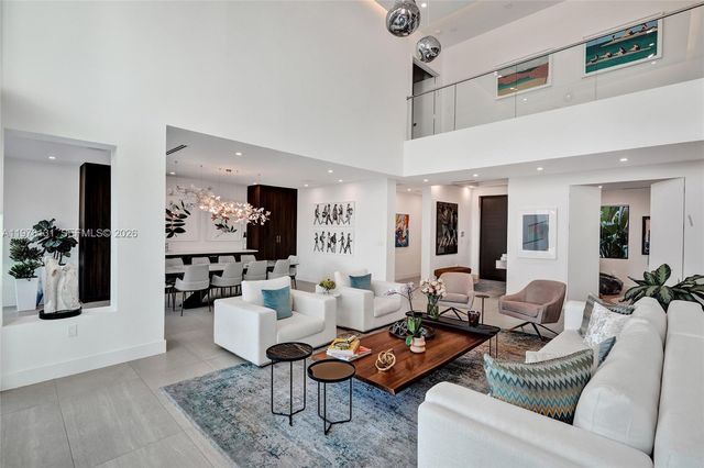 1572 NE 194th St, Miami, FL 33179