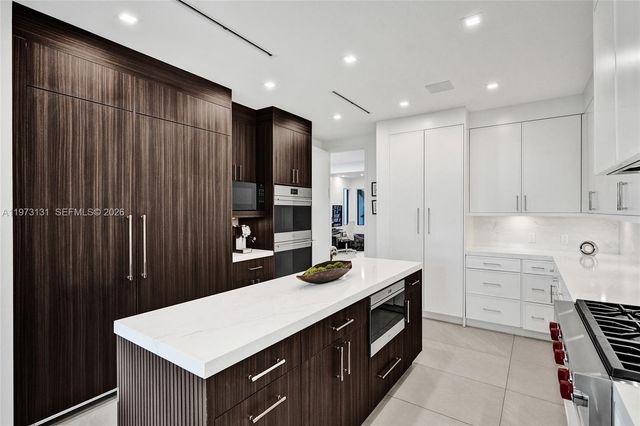 1572 NE 194th St, Miami, FL 33179