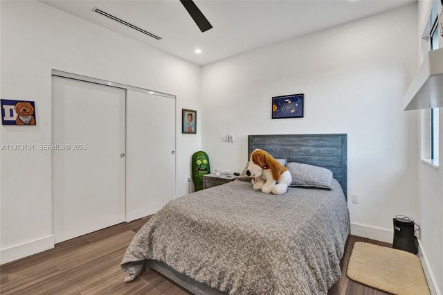 1572 NE 194th St, Miami, FL 33179