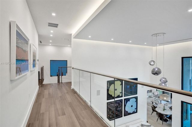 1572 NE 194th St, Miami, FL 33179