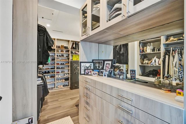 1572 NE 194th St, Miami, FL 33179