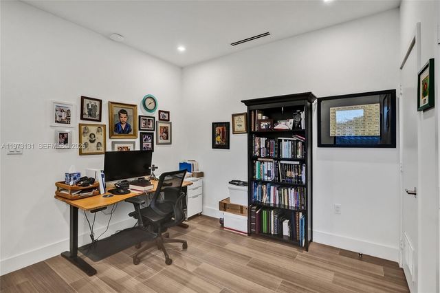 1572 NE 194th St, Miami, FL 33179