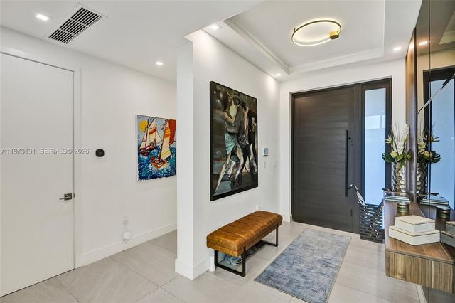 1572 NE 194th St, Miami, FL 33179