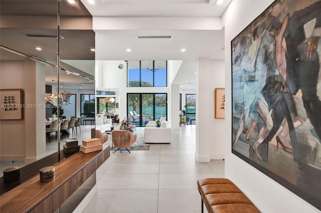 1572 NE 194th St, Miami, FL 33179