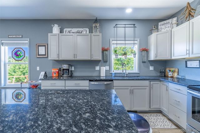 333 Della Fox Lane, Westcliffe, CO 81252