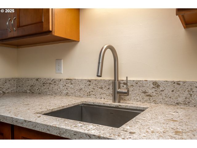 13020 Ne SAN RAFAEL St, Portland, OR 97230