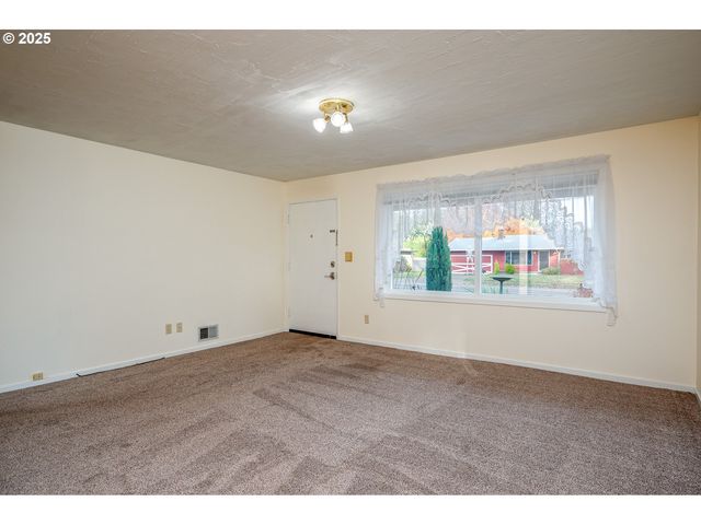 13020 Ne SAN RAFAEL St, Portland, OR 97230