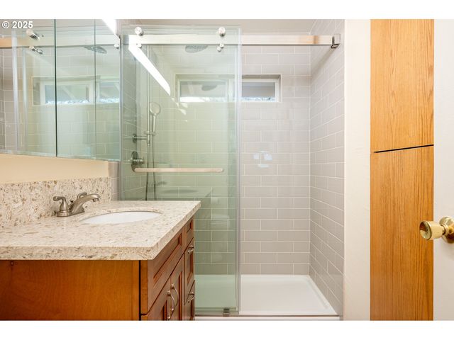 13020 Ne SAN RAFAEL St, Portland, OR 97230