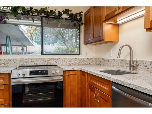 13020 Ne SAN RAFAEL St, Portland, OR 97230