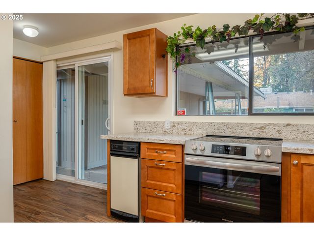 13020 Ne SAN RAFAEL St, Portland, OR 97230