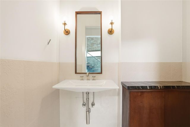 309 Glenwood Drive, Houston, TX 77007